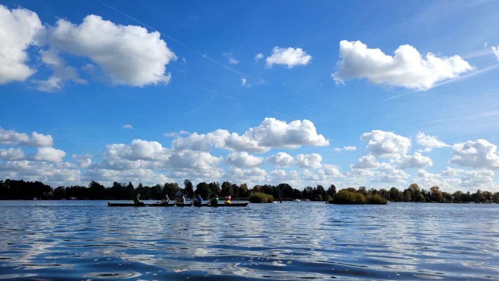 Ruderer auf der Havel am Nieder Neuendorfer See