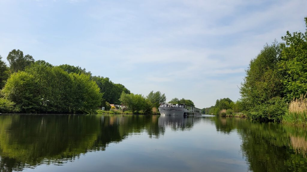 Flusskreuzfahrtdampfer auf der Havel