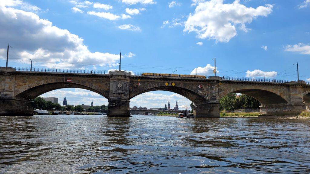 Dresden - Albertbrücke vom Wasser aus betrachtet