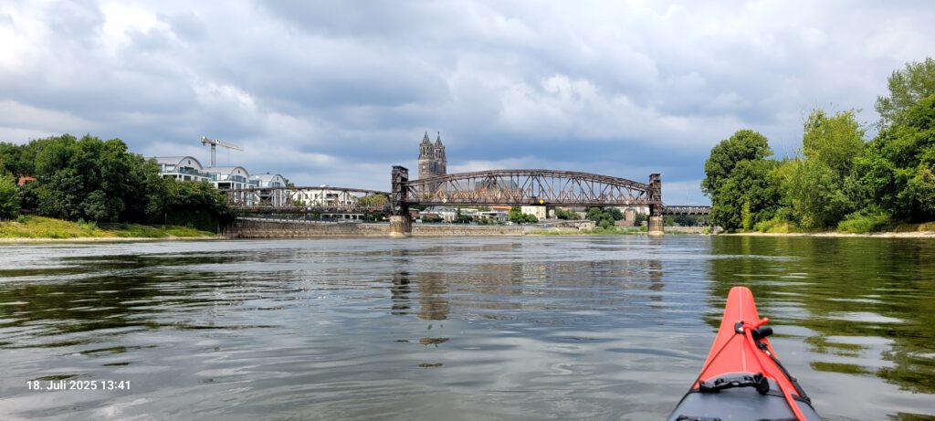 Magdeburger Dom von der Elbe aus betrachtet