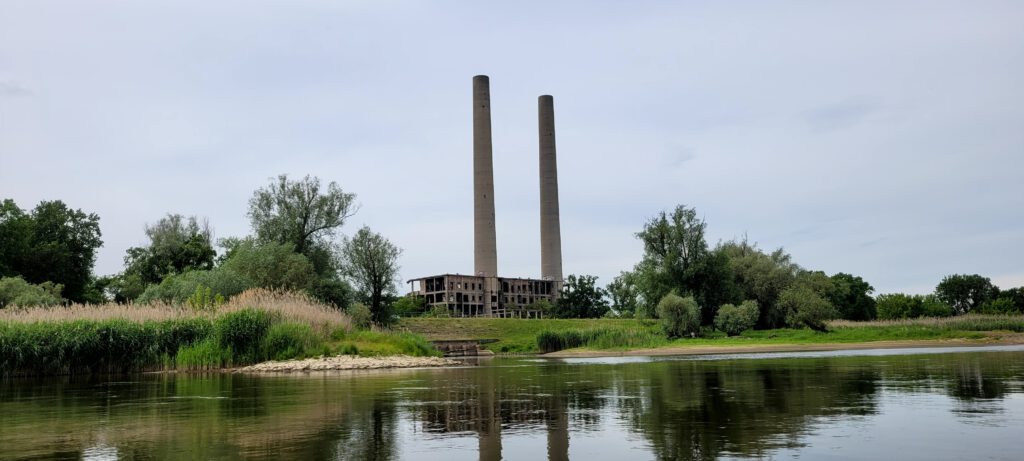 Fabrikruine bei Eisenhüttenstadt