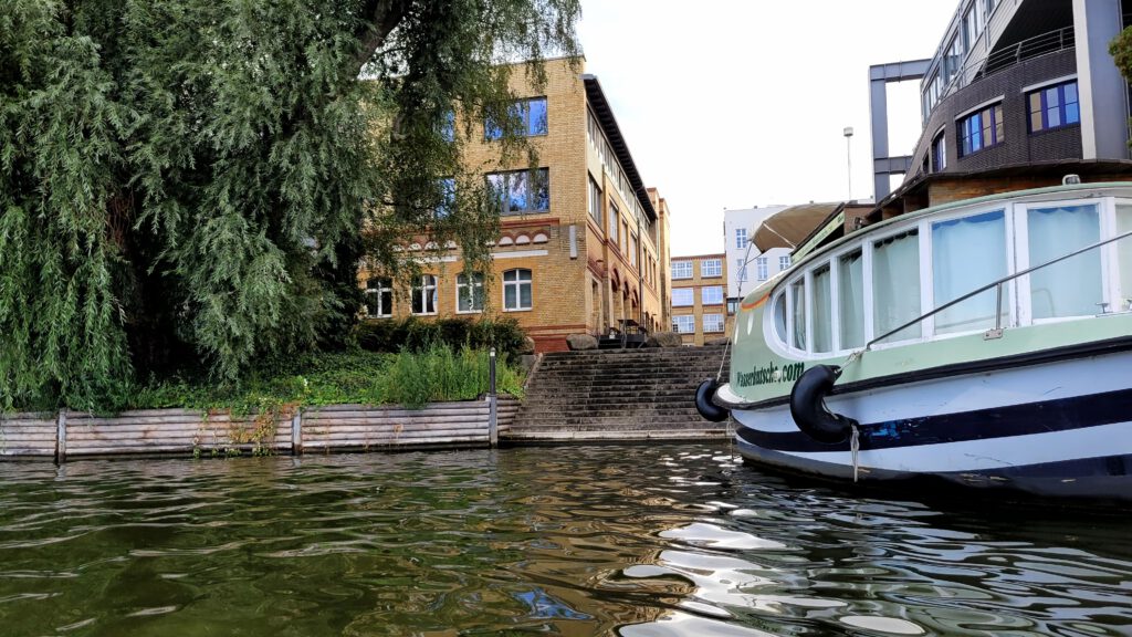 Spree - Ausstiegsmöglichkeit für Kanuten in Kreuzberg