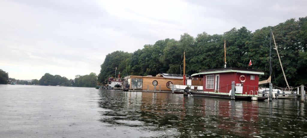 Hausboote an der Müggelspree vor Köpenick